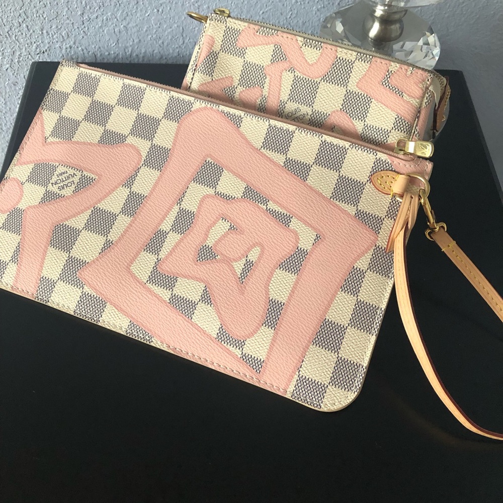 🦋HOST PICK🦋Tahitienne Neverfull clutch - Picture 3 of 7
